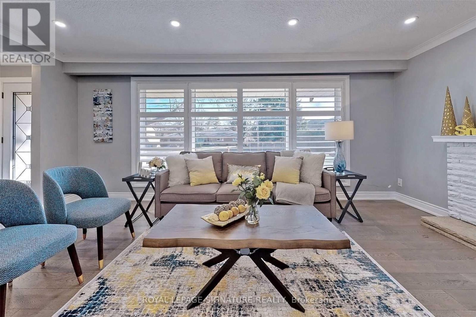 Photo 13 of 6 Bonacres Avenue, Toronto ON