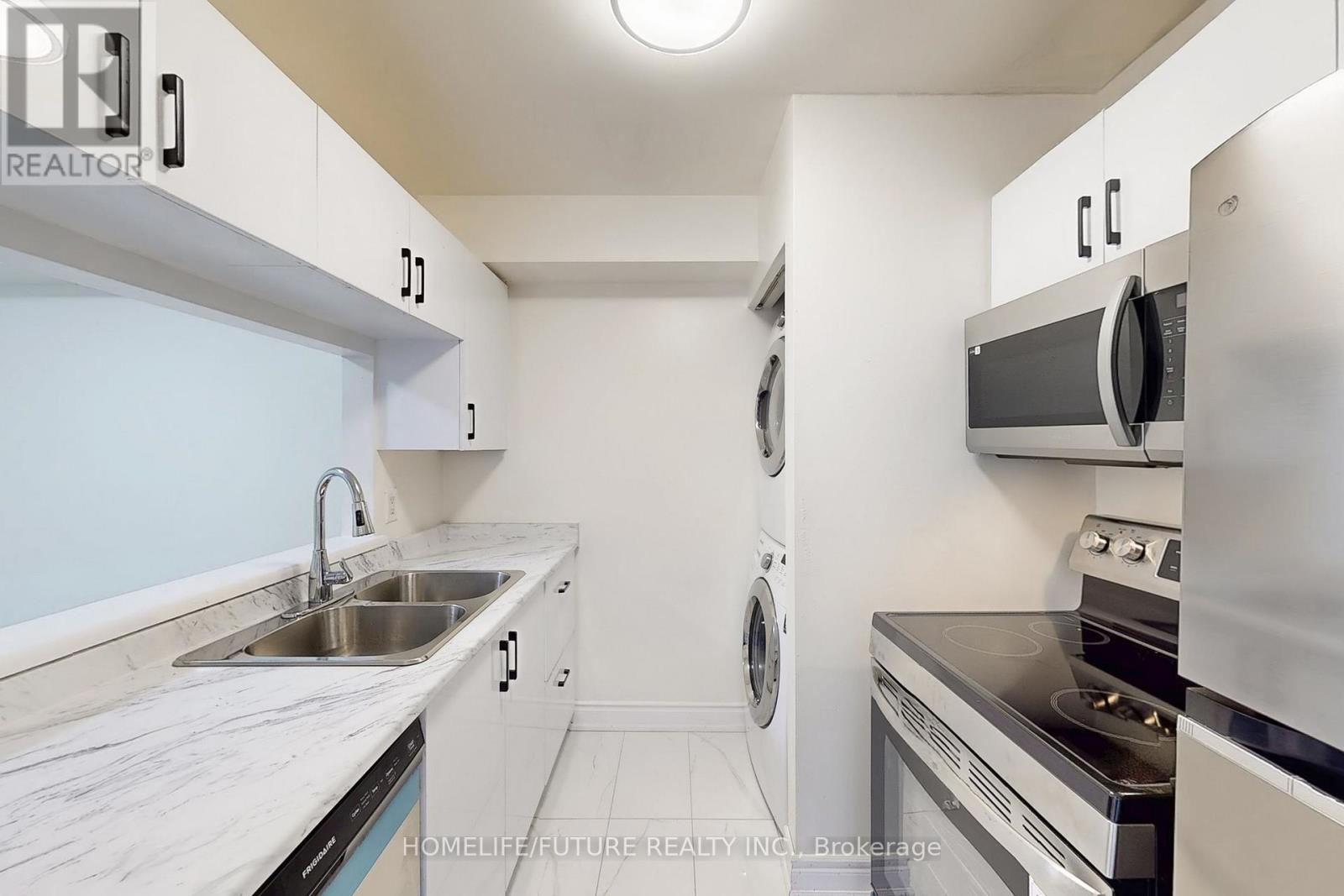 Photo 13 of 913 95 Trailwood Drive, Mississauga ON