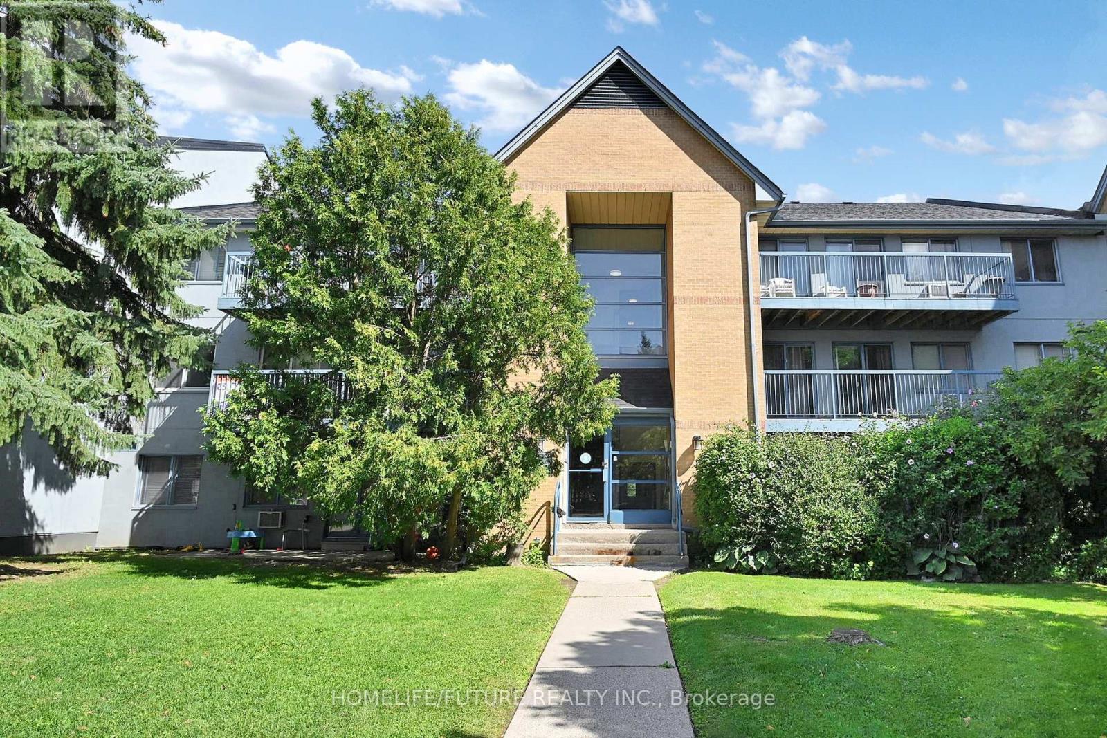 Photo 4 of 913 95 Trailwood Drive, Mississauga ON
