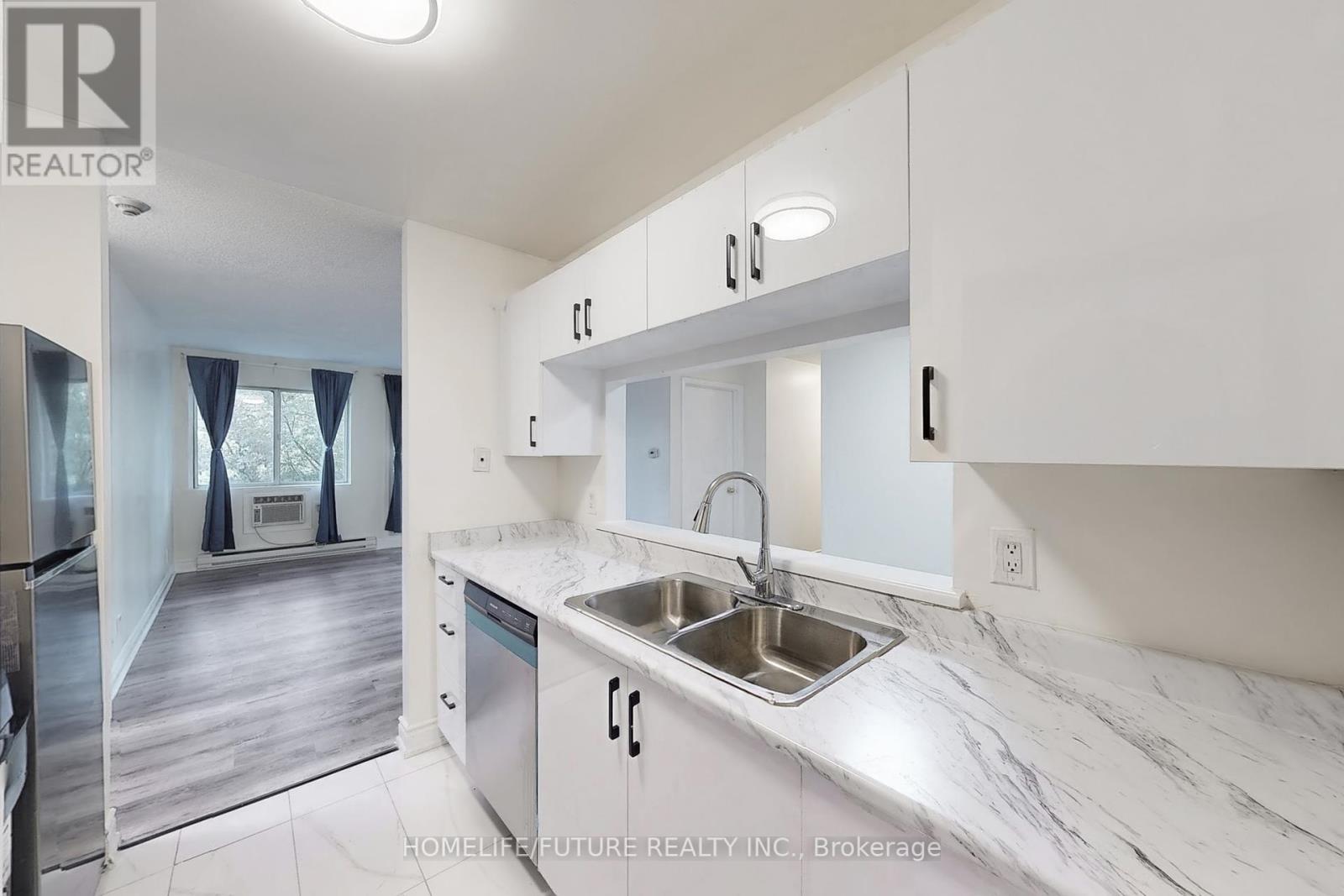 Photo 18 of 913 95 Trailwood Drive, Mississauga ON