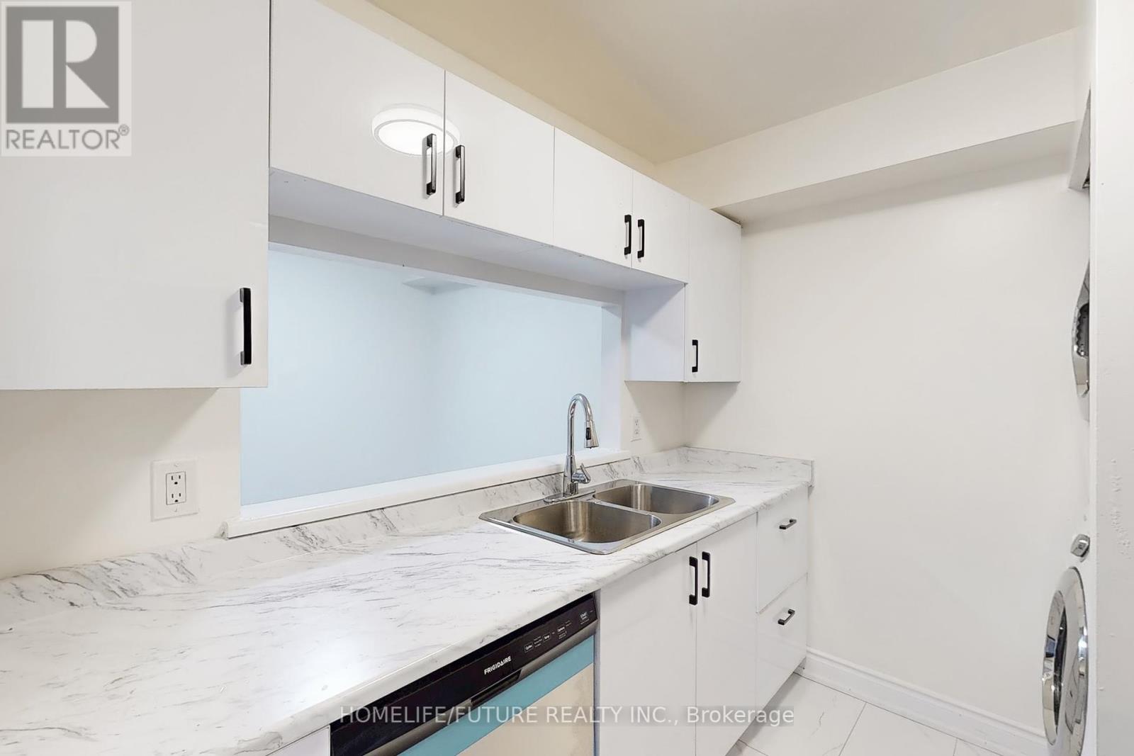 Photo 17 of 913 95 Trailwood Drive, Mississauga ON