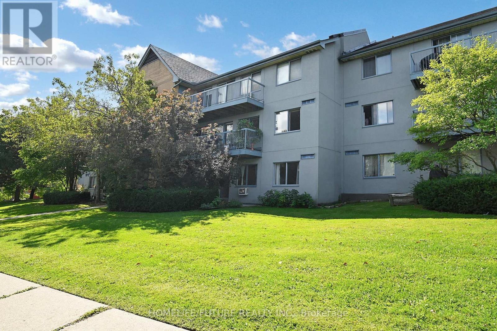 Photo 15 of 913 95 Trailwood Drive, Mississauga ON