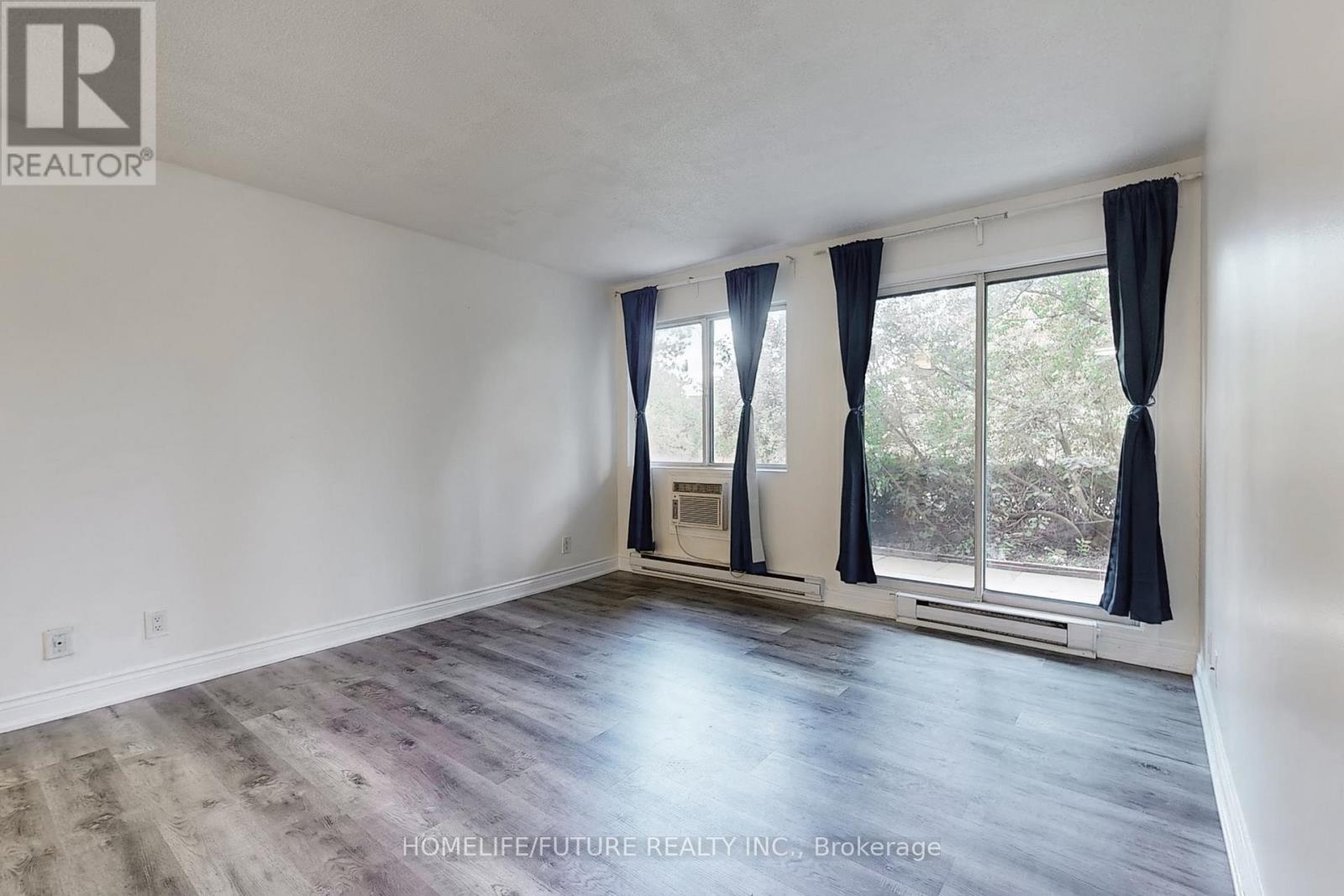 Photo 7 of 913 95 Trailwood Drive, Mississauga ON