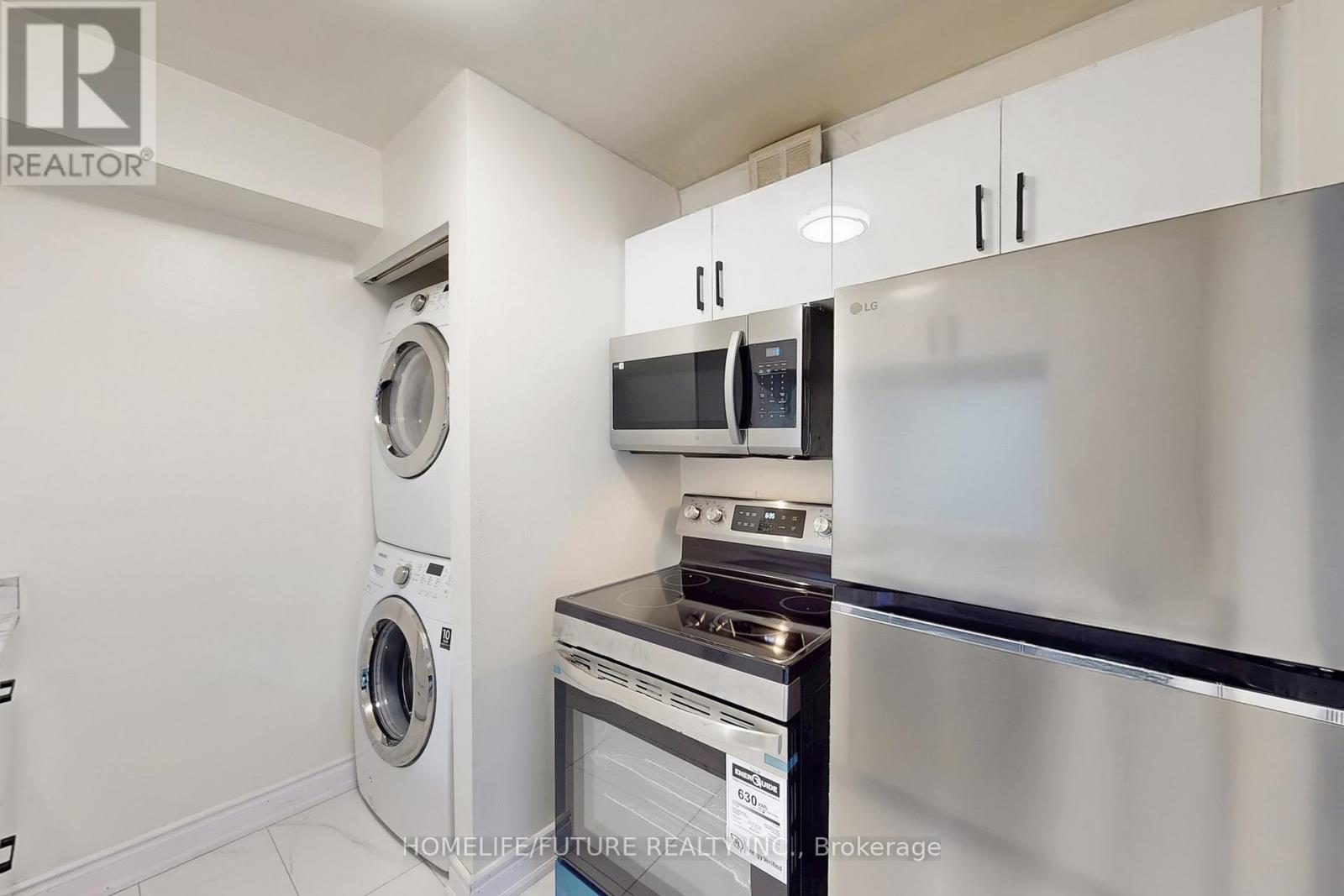 Photo 2 of 913 95 Trailwood Drive, Mississauga ON