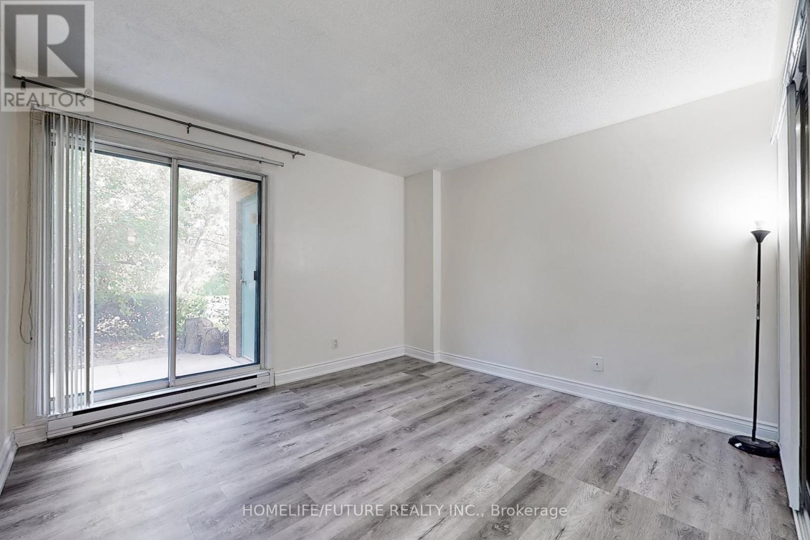 Photo 6 of 913 95 Trailwood Drive, Mississauga ON