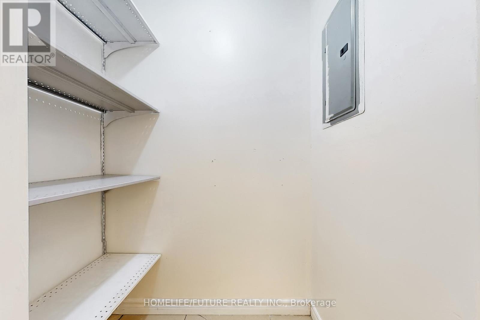 Photo 9 of 913 95 Trailwood Drive, Mississauga ON