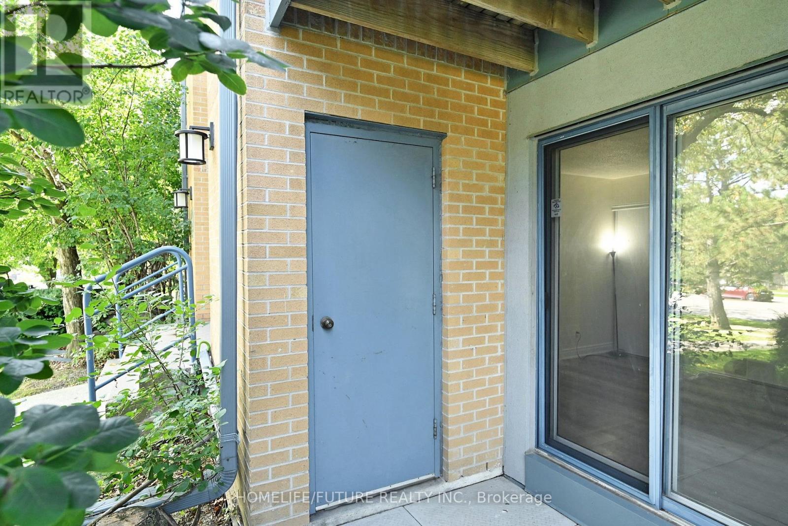Photo 1 of 913 95 Trailwood Drive, Mississauga ON