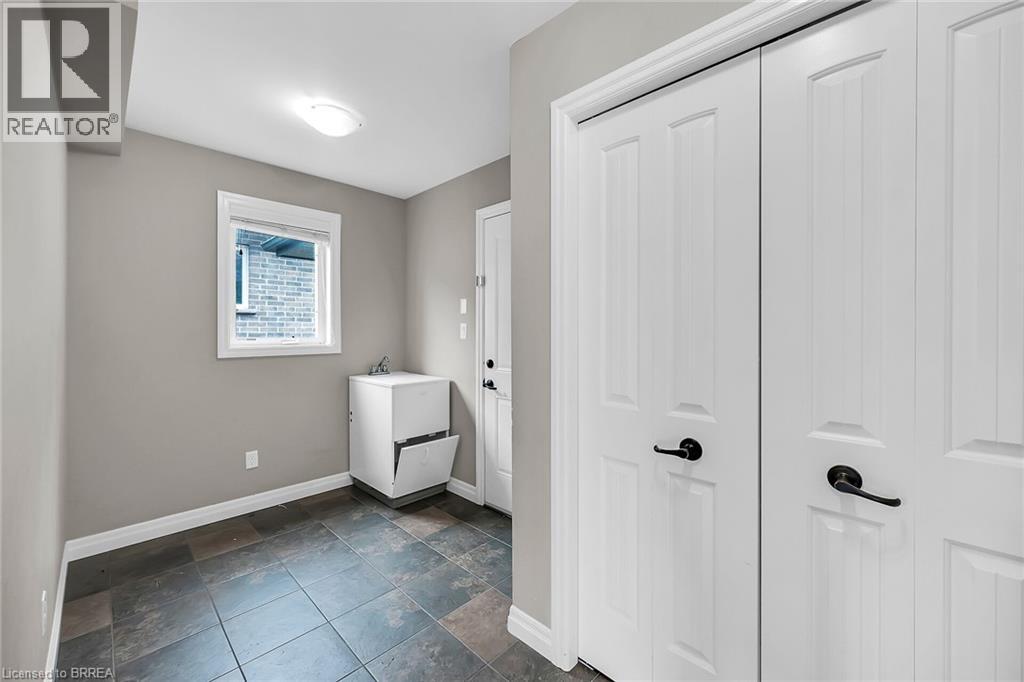 Photo 4 of 505 Lakeview Drive, Woodstock ON