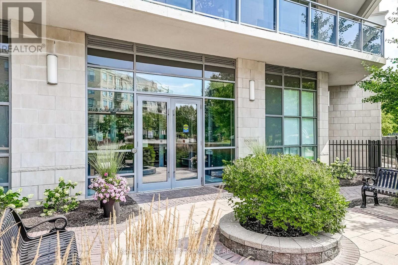 Photo 5 of 306 111 Civic Square Gate, Aurora ON