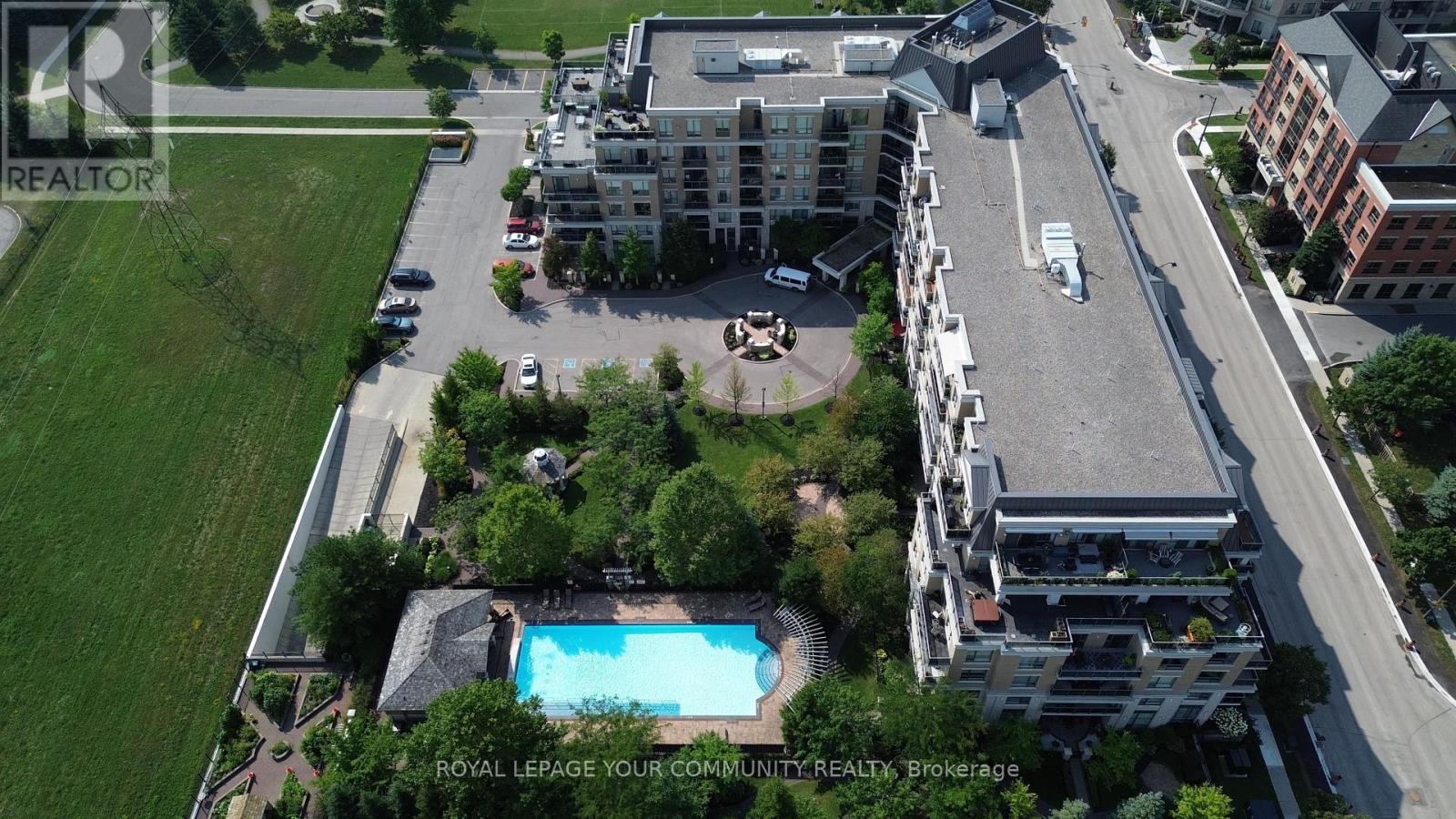 Photo 10 of 306 111 Civic Square Gate, Aurora ON