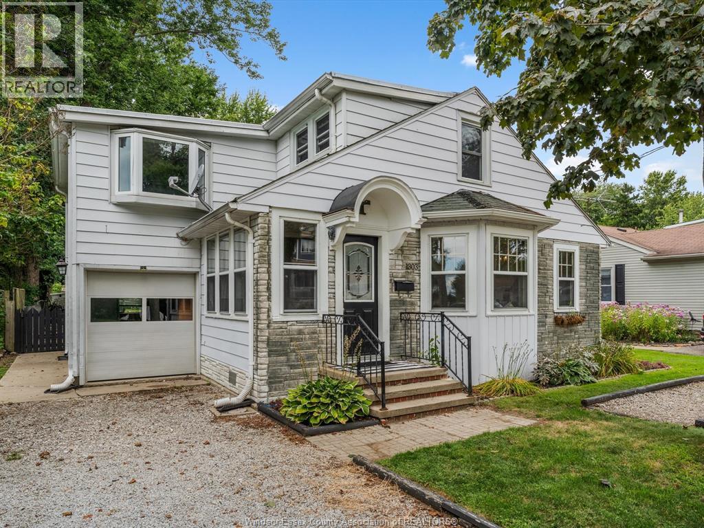 Photo 2 of 1303 Torquay Drive, Kingsville ON