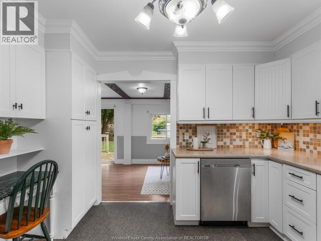 Photo 33 of 1303 Torquay Drive, Kingsville ON