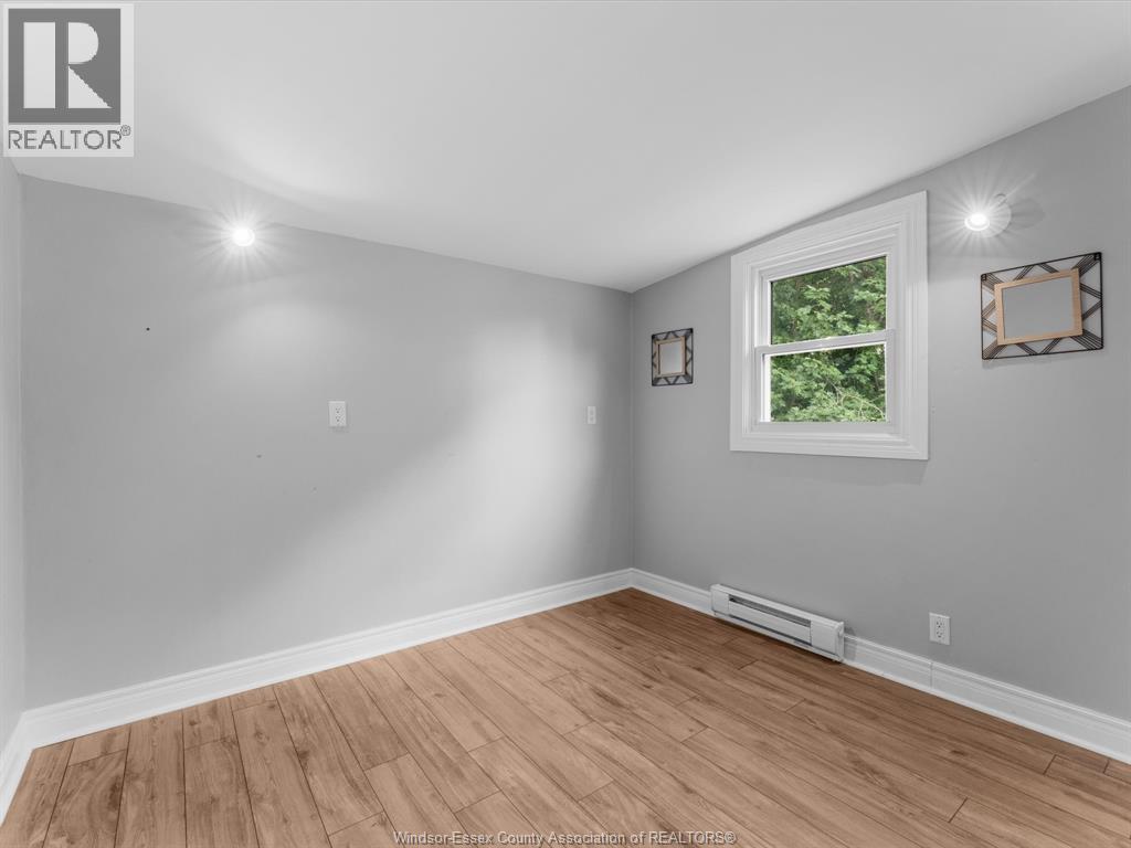 Photo 37 of 1303 Torquay Drive, Kingsville ON