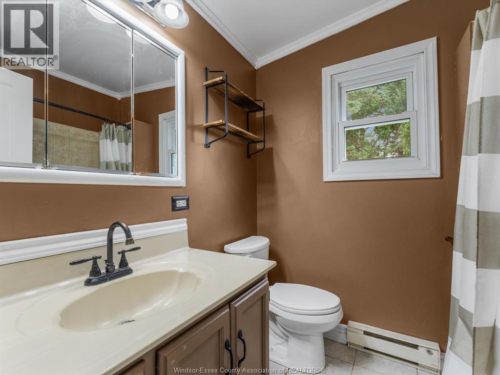 Photo 15 of 1303 Torquay Drive, Kingsville ON