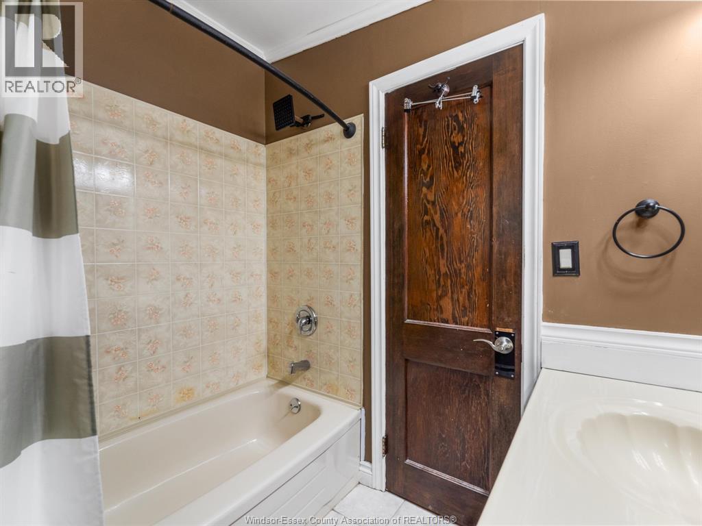 Photo 24 of 1303 Torquay Drive, Kingsville ON