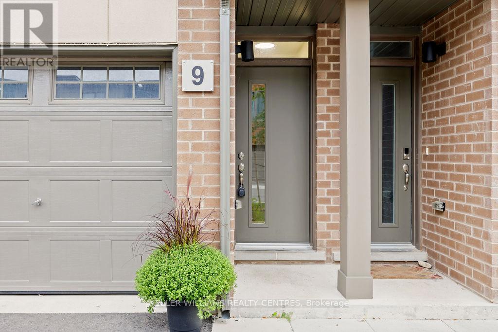 Photo 1 of 25 9 Winters Crescent, Collingwood ON