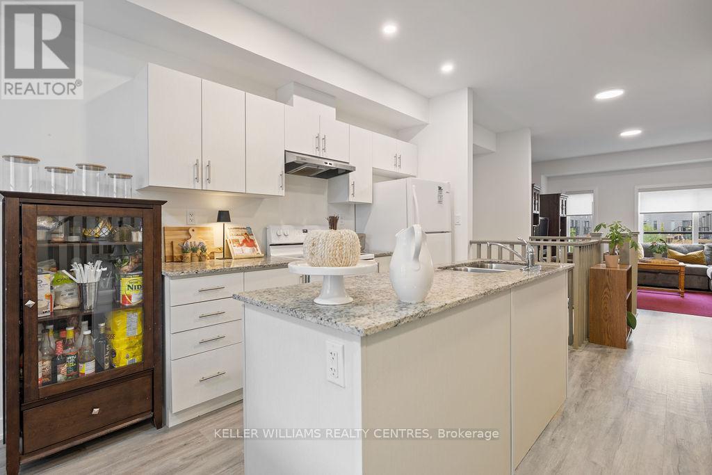 Photo 9 of 25 9 Winters Crescent, Collingwood ON