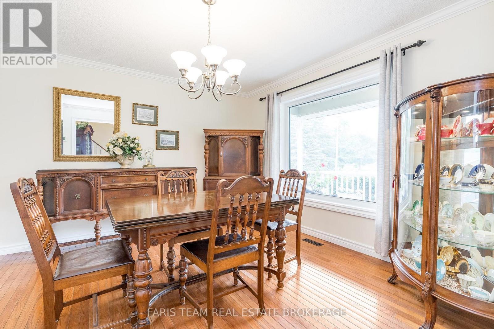 Photo 25 of 33 Willow Landing Road, Springwater ON
