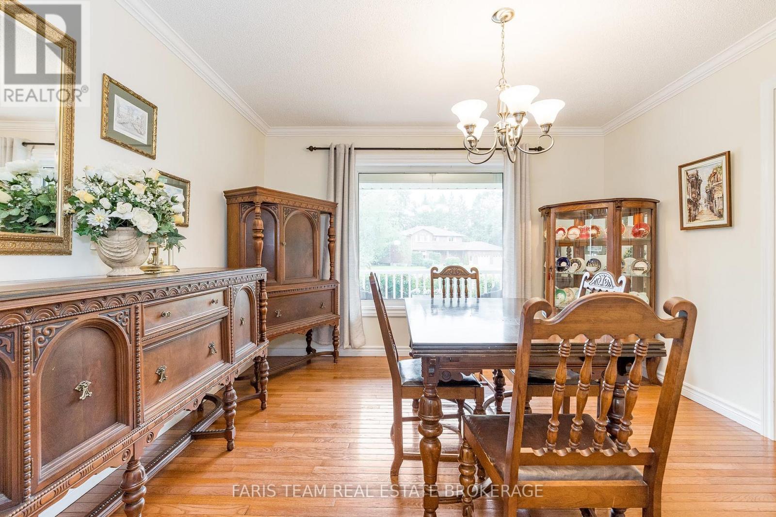 Photo 7 of 33 Willow Landing Road, Springwater ON