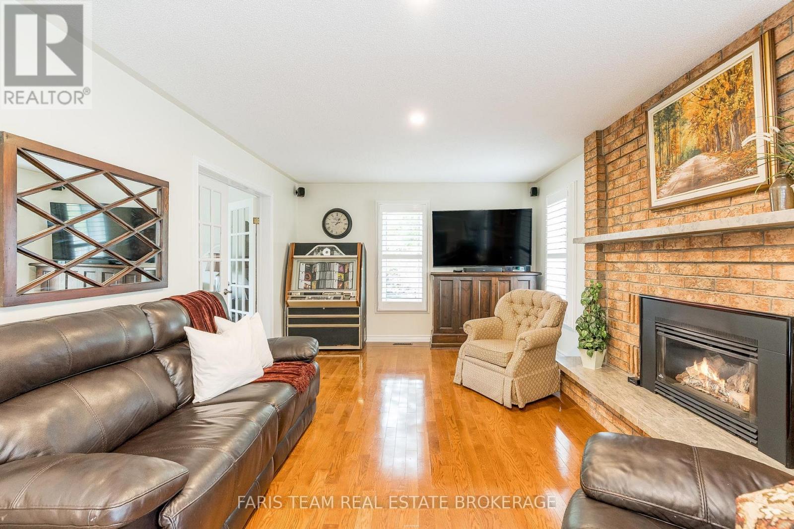 Photo 24 of 33 Willow Landing Road, Springwater ON