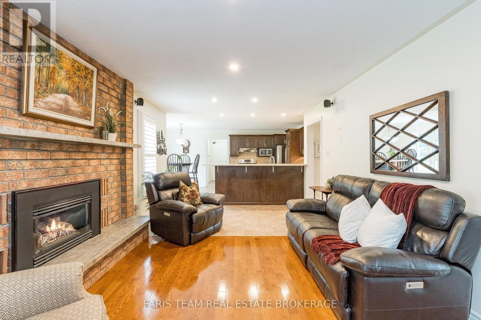 Photo 9 of 33 Willow Landing Road, Springwater ON