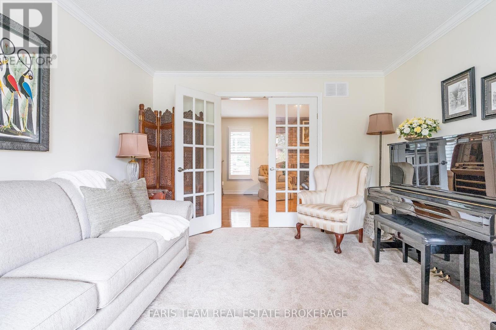 Photo 20 of 33 Willow Landing Road, Springwater ON