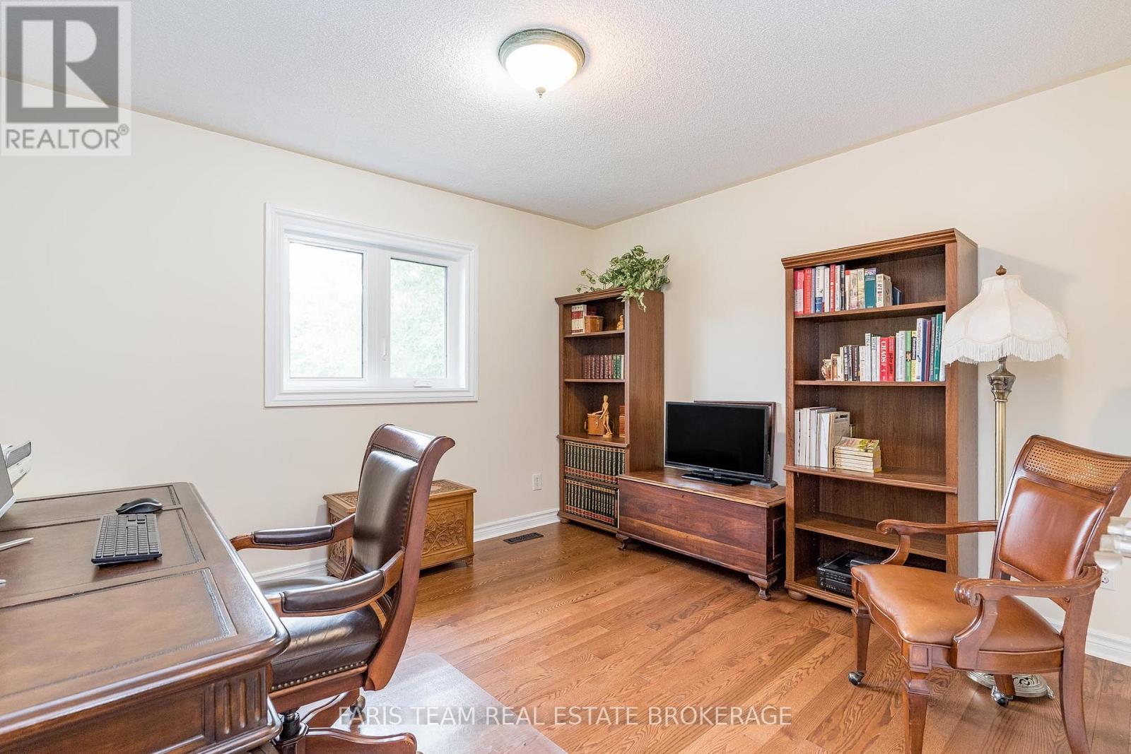 Photo 1 of 33 Willow Landing Road, Springwater ON