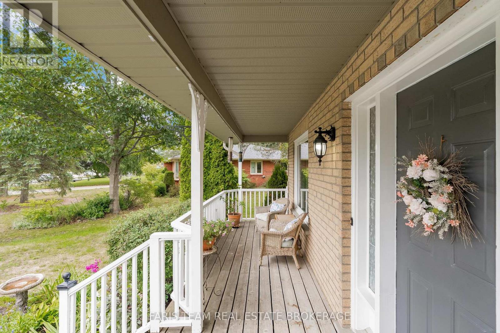 Photo 29 of 33 Willow Landing Road, Springwater ON