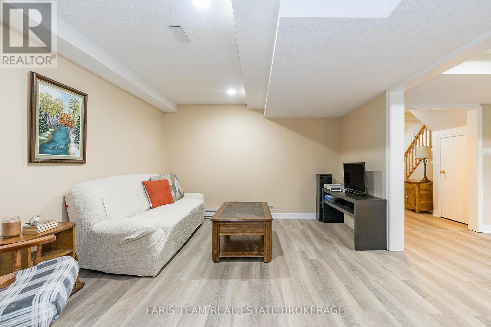 Photo 31 of 33 Willow Landing Road, Springwater ON