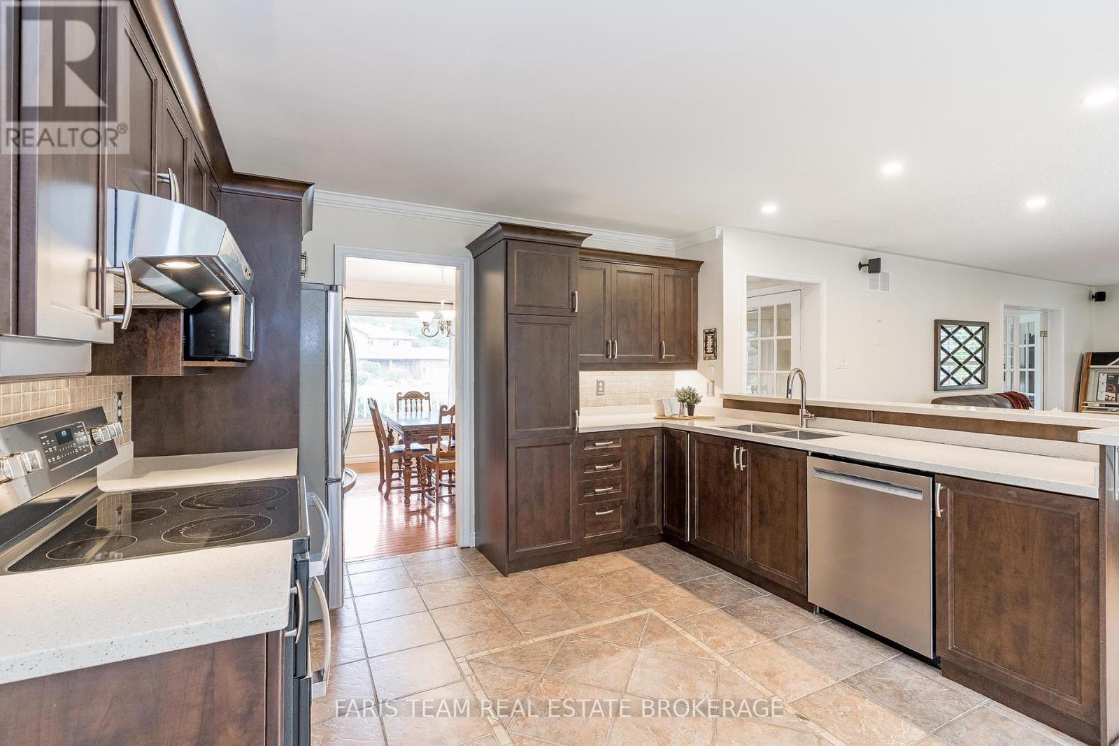 Photo 38 of 33 Willow Landing Road, Springwater ON