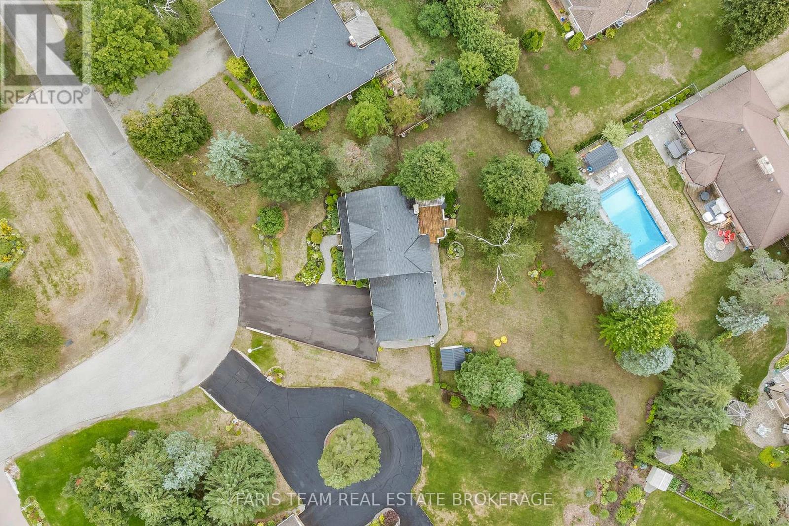 Photo 17 of 33 Willow Landing Road, Springwater ON