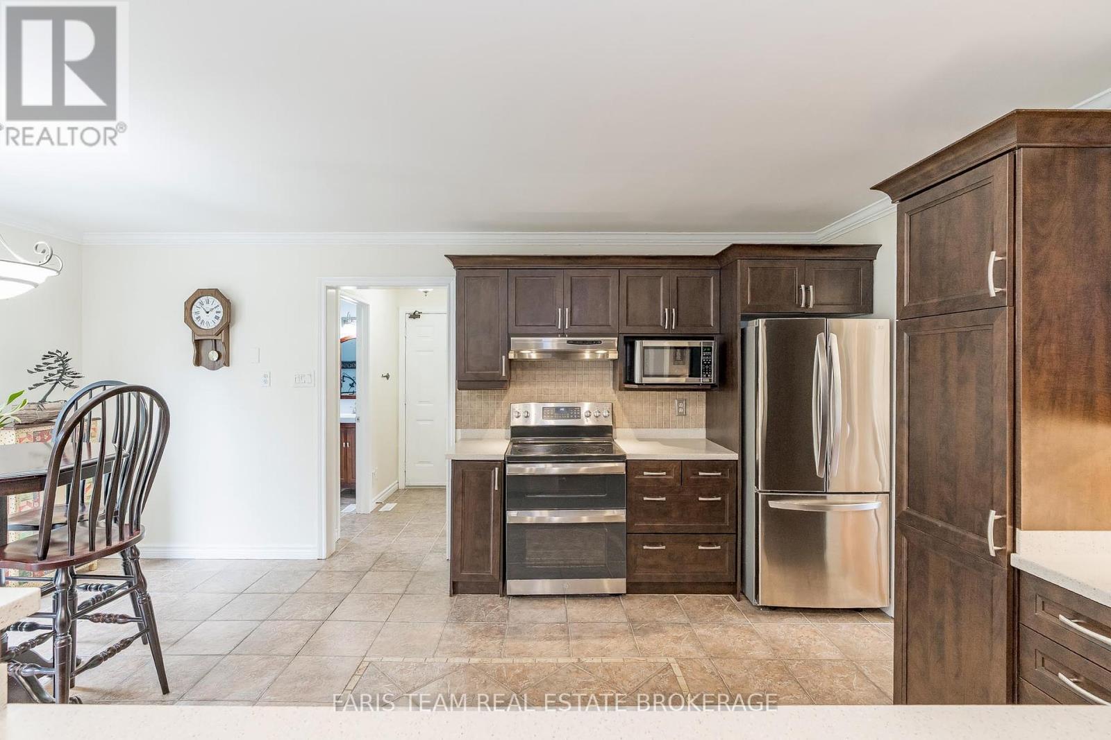 Photo 32 of 33 Willow Landing Road, Springwater ON