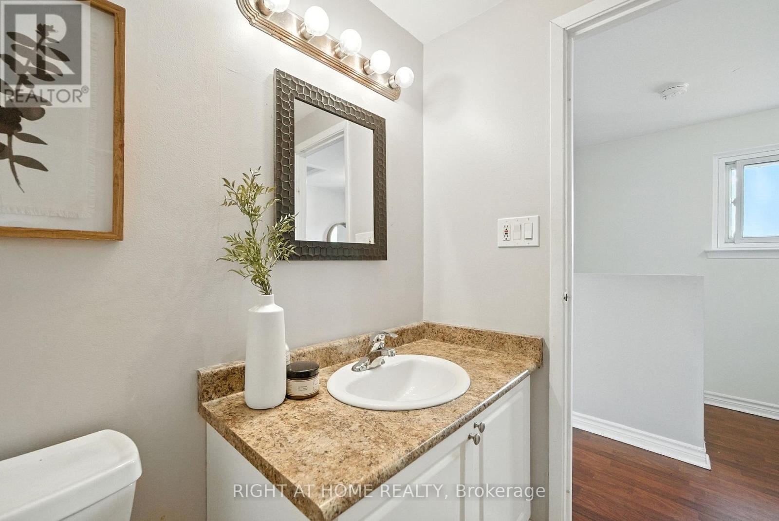 Photo 17 of 331 Phillip Murray Avenue, Oshawa ON