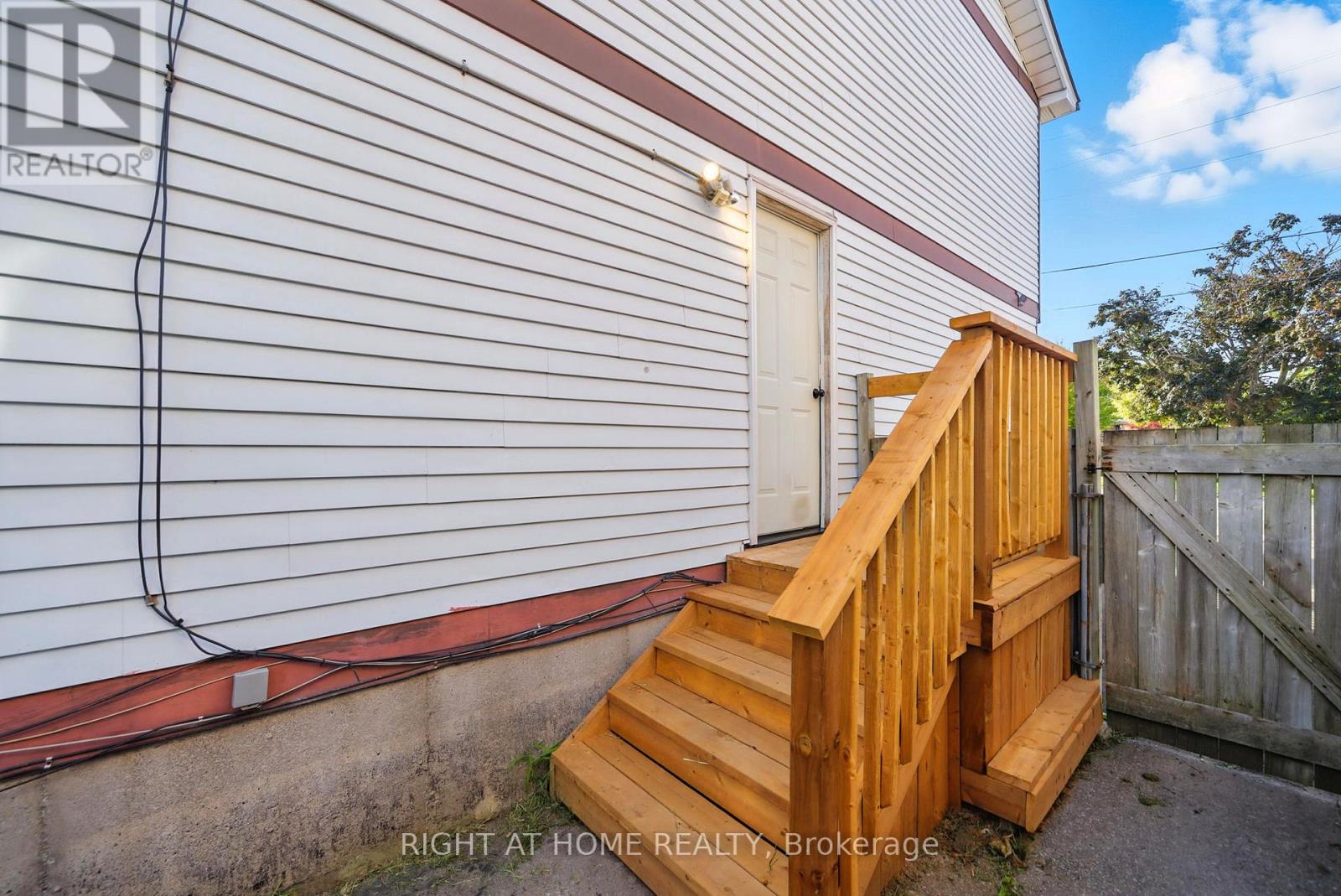 Photo 27 of 331 Phillip Murray Avenue, Oshawa ON