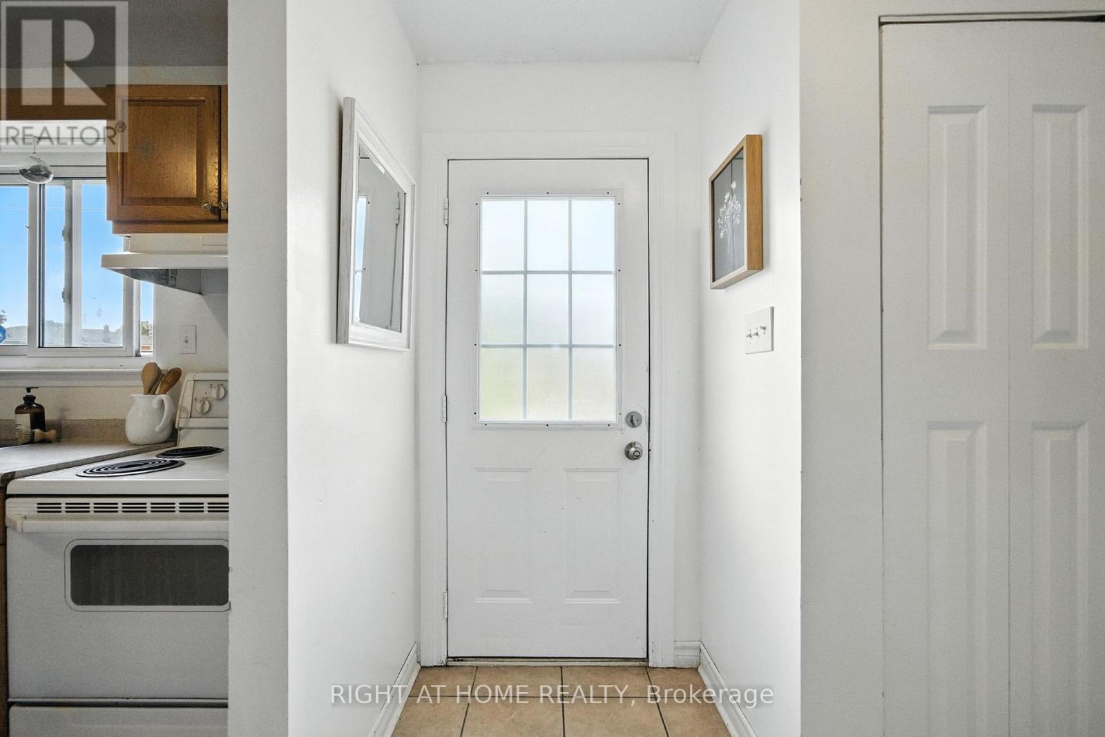 Photo 3 of 331 Phillip Murray Avenue, Oshawa ON