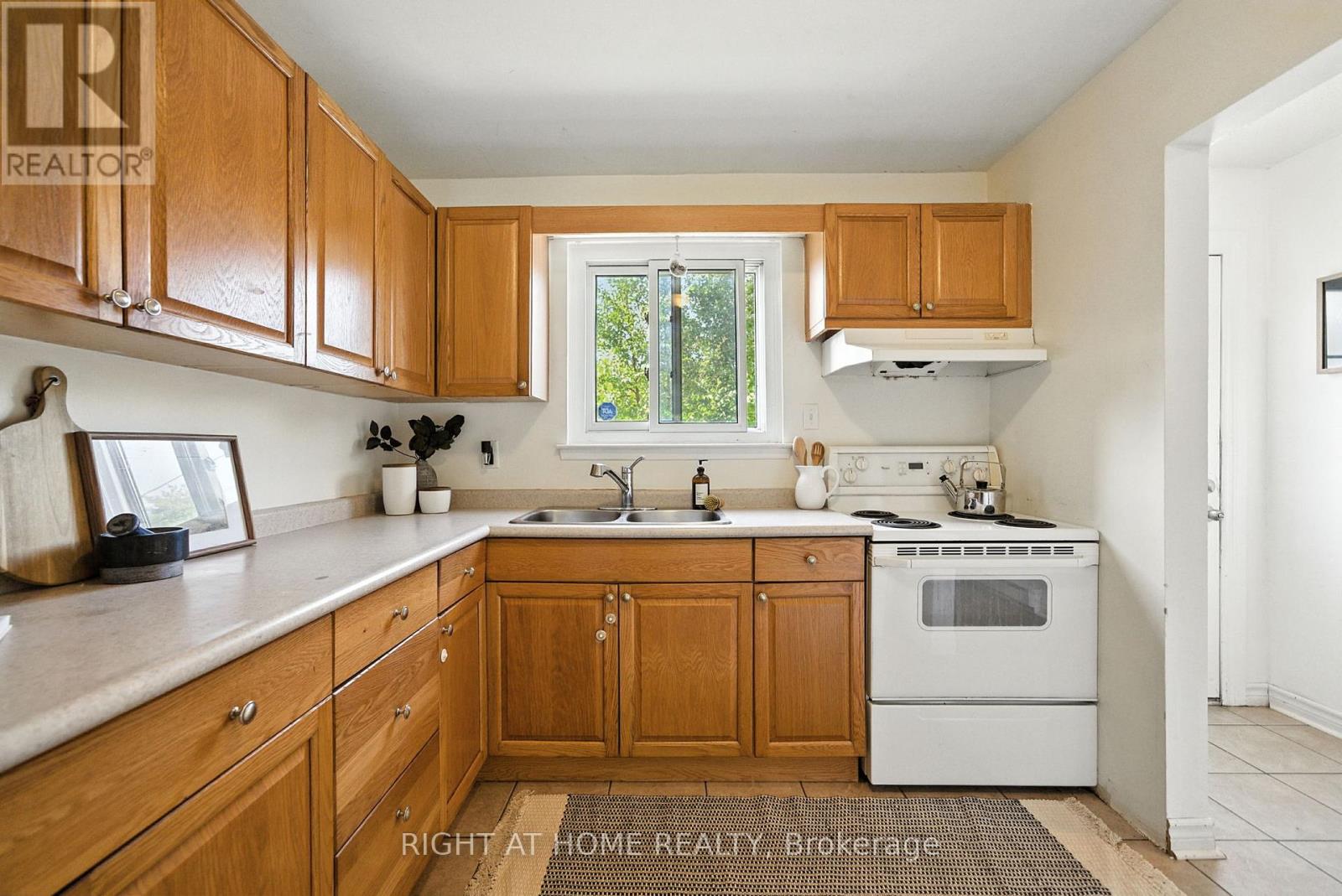 Photo 7 of 331 Phillip Murray Avenue, Oshawa ON
