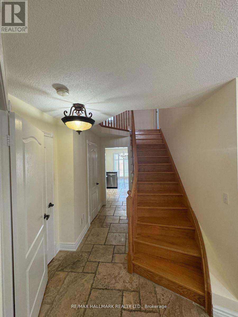 Photo 3 of 203 Landsbridge Street, Caledon ON