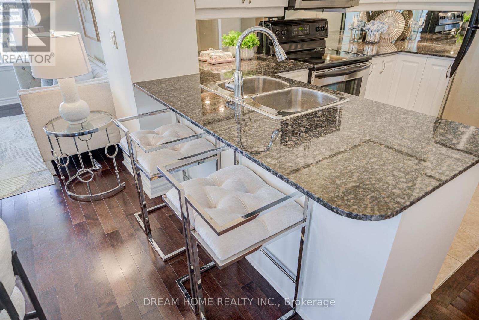 Photo 24 of 2004 388 Prince Of Wales Drive, Mississauga ON