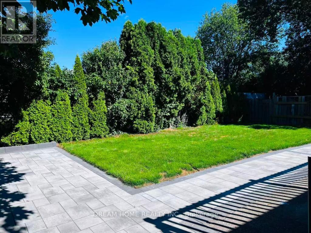 Photo 2 of Lower 367 Yale Crescent, Oakville ON