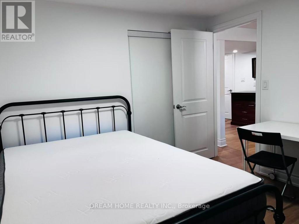 Photo 13 of Lower 367 Yale Crescent, Oakville ON