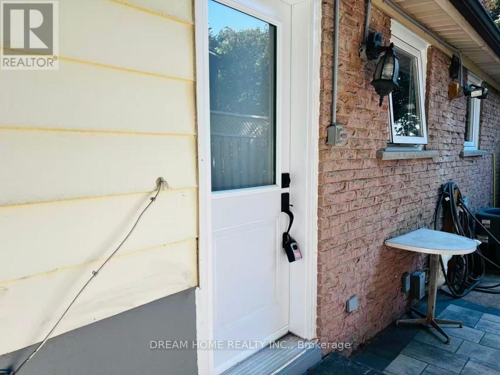 Photo 10 of Lower 367 Yale Crescent, Oakville ON