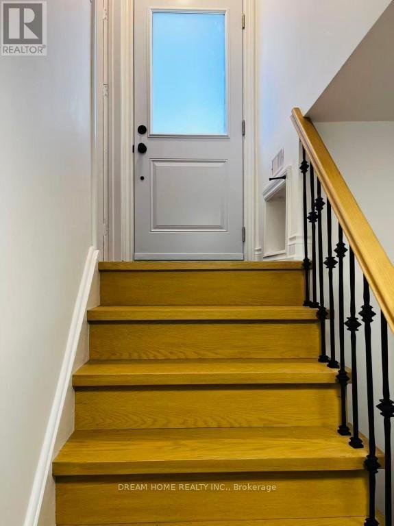 Photo 4 of Lower 367 Yale Crescent, Oakville ON
