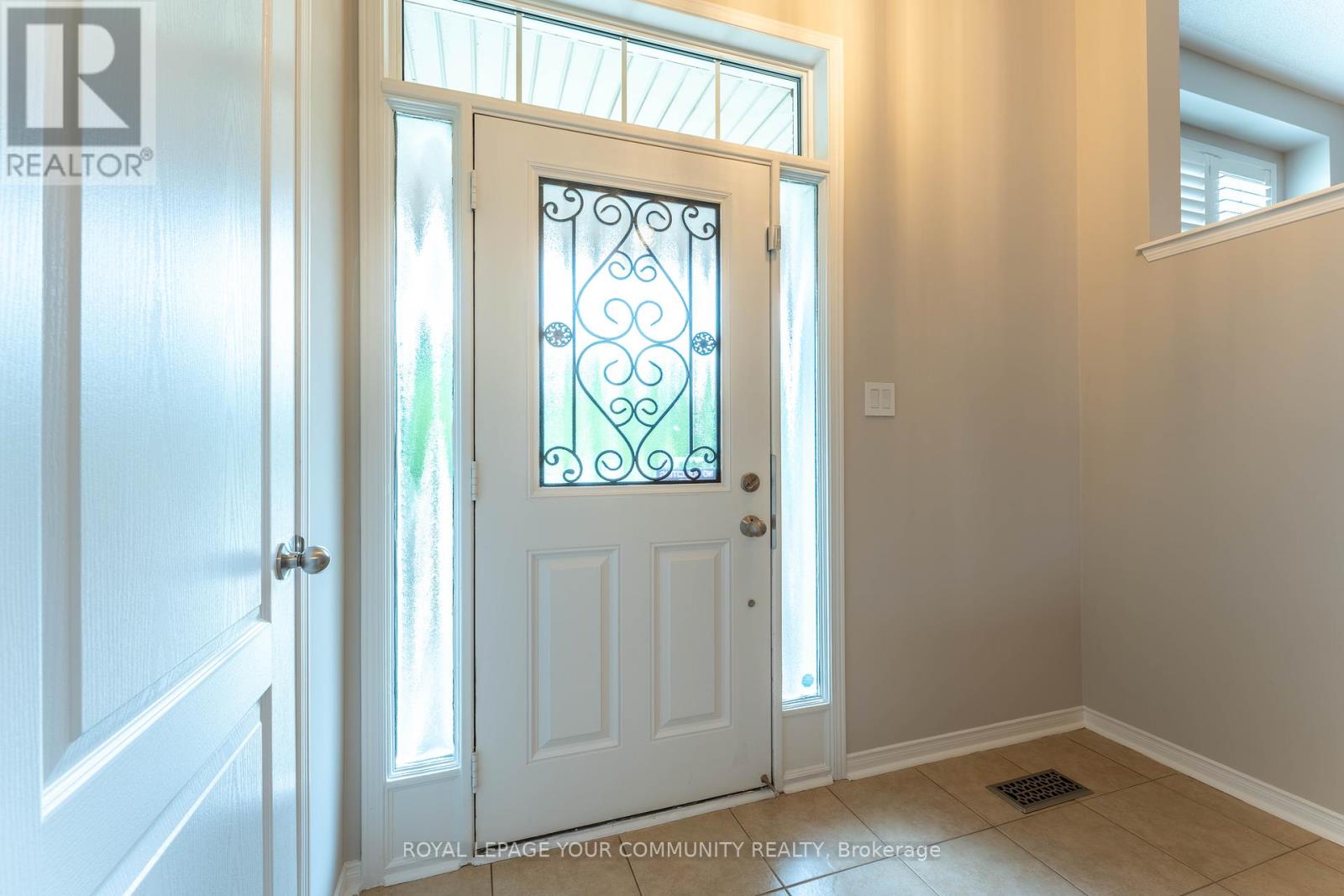 Photo 11 of 6 Bellchase Trail, Brampton ON