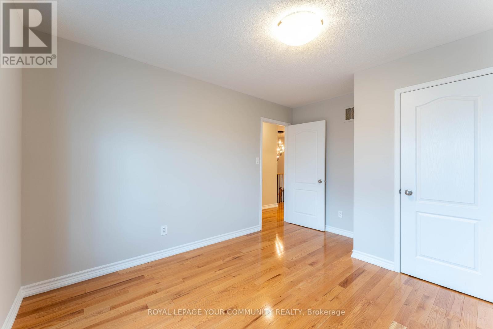 Photo 13 of 6 Bellchase Trail, Brampton ON