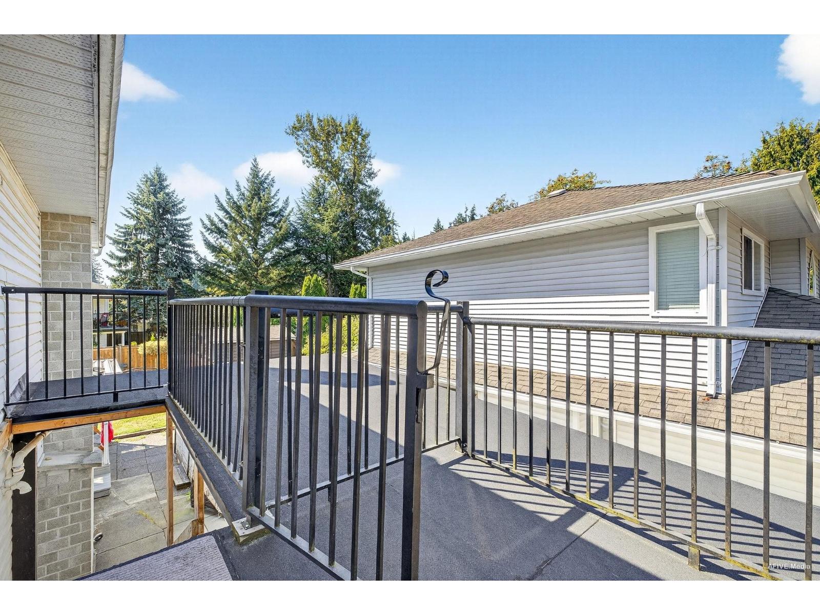 Photo 8 of 13454 59 B Avenue, Surrey BC