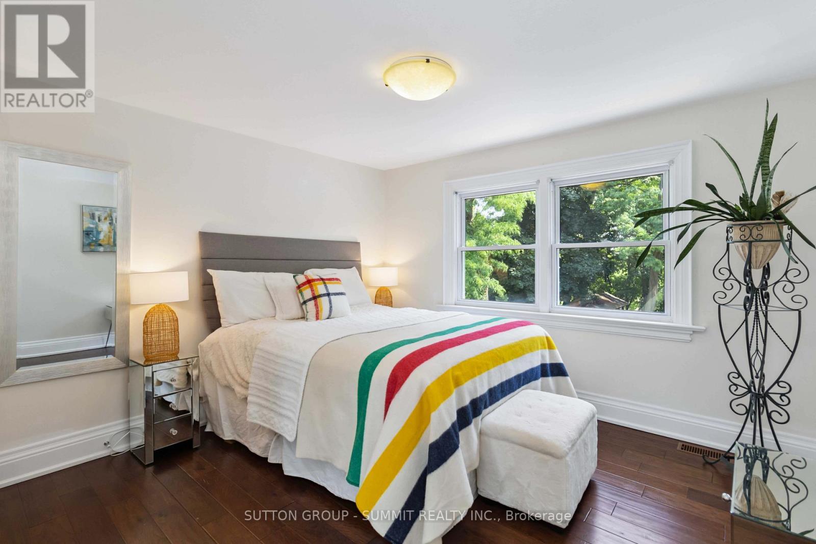 Photo 11 of 353 Queen Street S, Mississauga ON