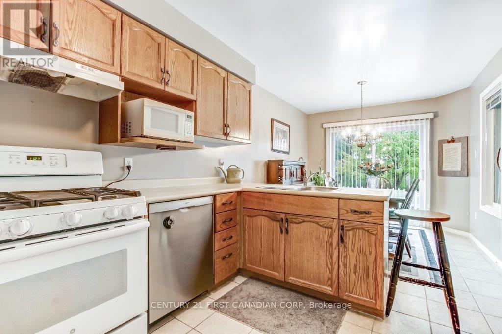 Photo 6 of 17 825 Shelborne Street, London South ON