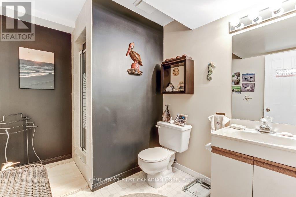 Photo 21 of 17 825 Shelborne Street, London South ON