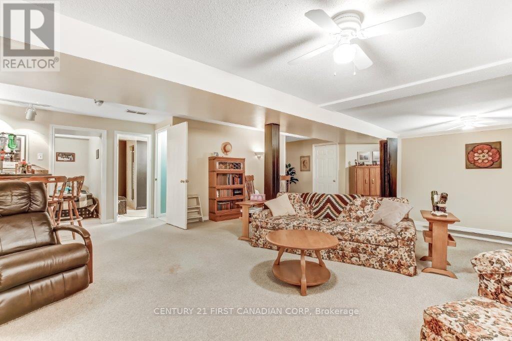 Photo 15 of 17 825 Shelborne Street, London South ON
