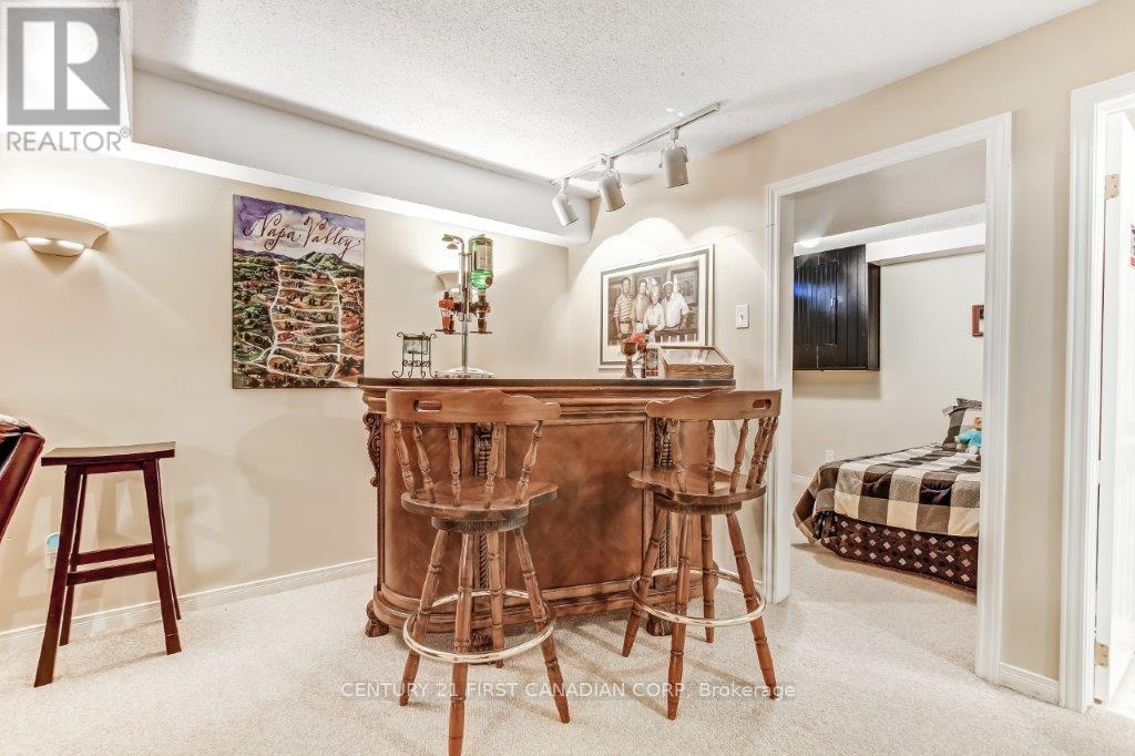 Photo 24 of 17 825 Shelborne Street, London South ON